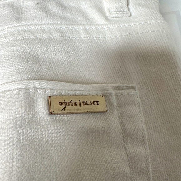 White House Black Market White Jeans w/ Slim Ankle, Sz 12R - Picture 8 of 10